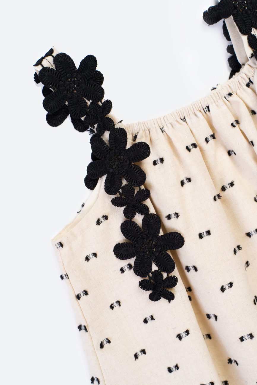 Топ черный цветок